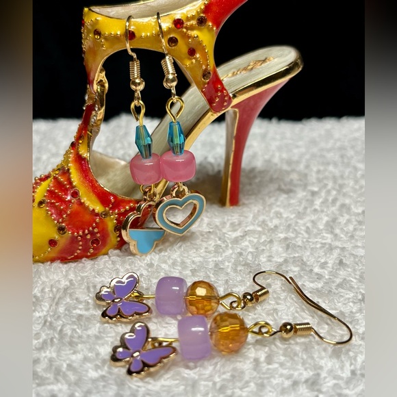 2 PAIR of earrings in the Betsy Johnson style - Picture 6 of 7